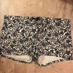 H&M Flower short shorts